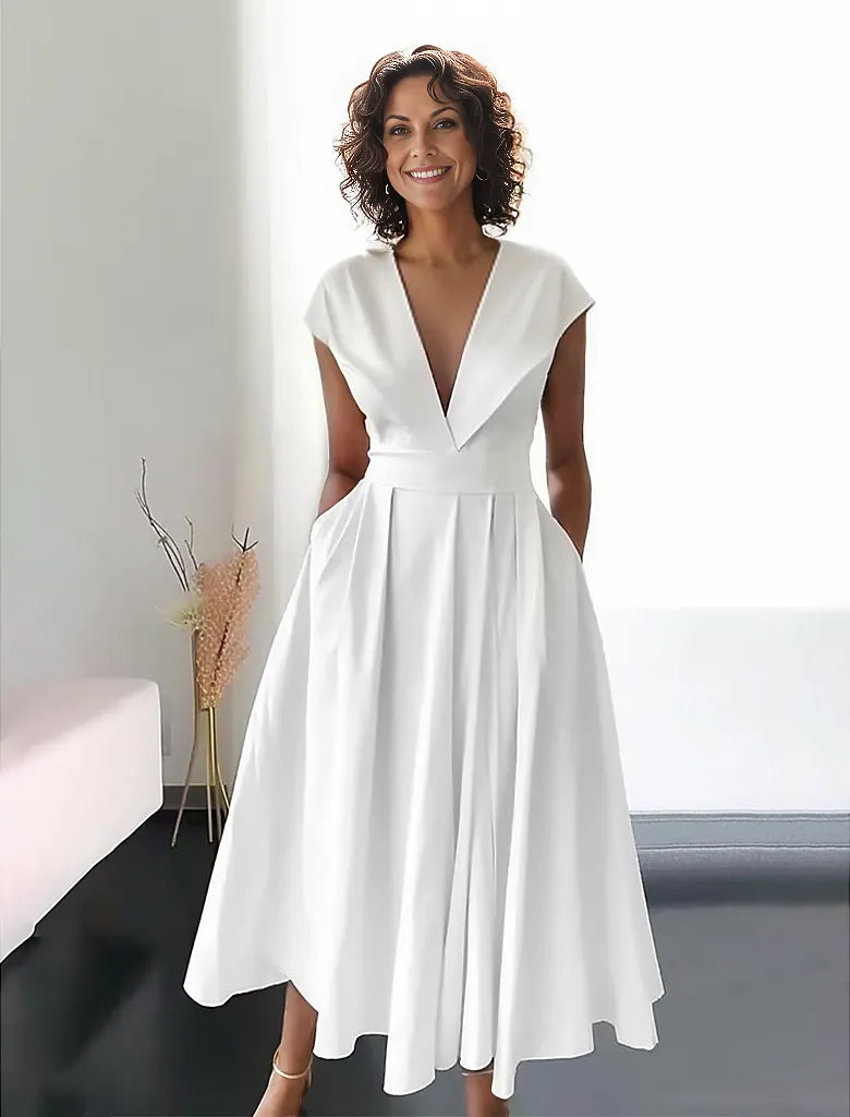 Robe longue blanche femme, décolleté V, silhouette fluide, idéal pour été et événements, confort et élégance intemporelle.