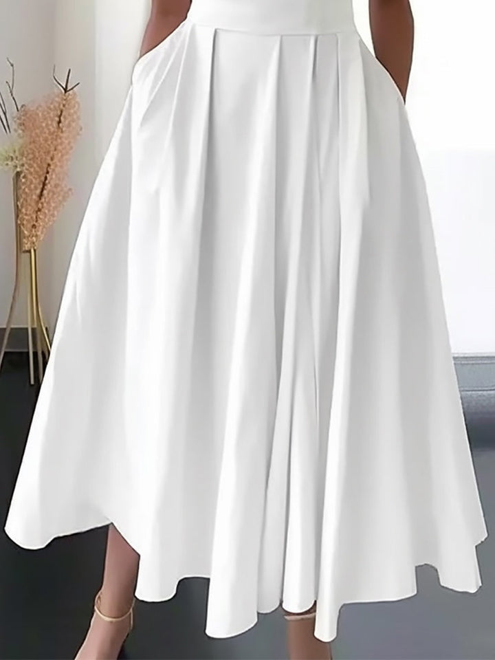 Robe longue blanche femme, décolleté V, silhouette fluide, idéal pour été et événements, confort et élégance intemporelle.