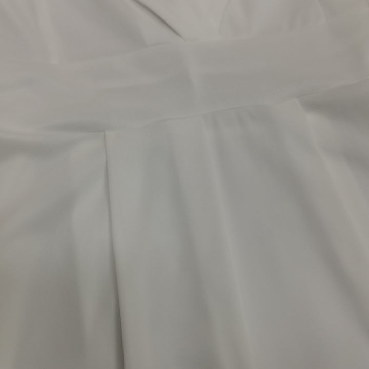 Robe longue blanche femme, décolleté V, silhouette fluide, idéal pour été et événements, confort et élégance intemporelle.