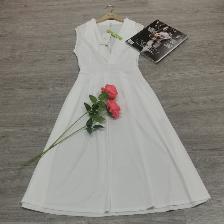 Robe longue blanche femme, décolleté V, silhouette fluide, idéal pour été et événements, confort et élégance intemporelle.