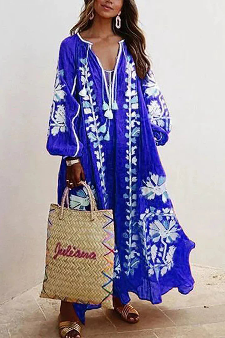 "Robe longue bohème, imprimé floral éclatant, disponible en plusieurs couleurs, style estival et fluide, tailles S à 5XL."