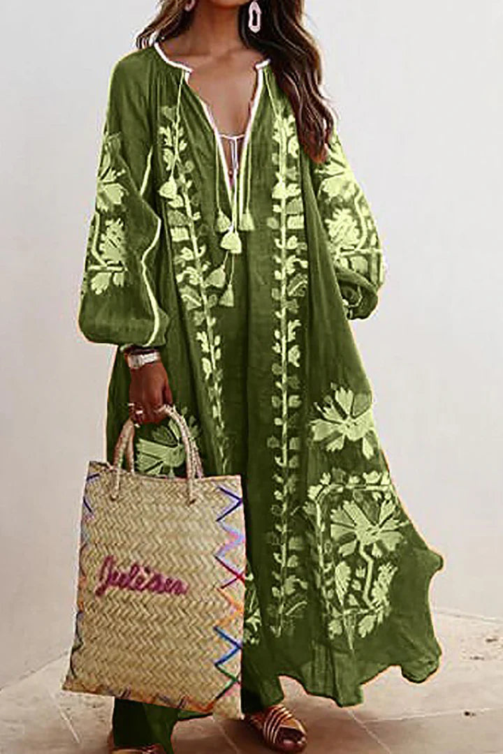 "Robe longue bohème, imprimé floral éclatant, disponible en plusieurs couleurs, style estival et fluide, tailles S à 5XL."