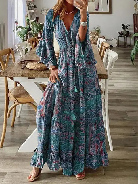 "Robe longue bohémienne chic d'été, manches évasées, motifs floraux, taille haute flatteuse, col en V élégant."