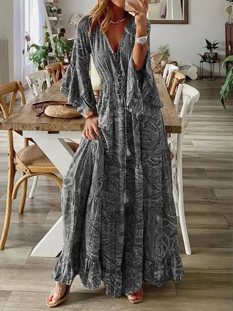 "Robe longue bohémienne chic d'été, manches évasées, motifs floraux, taille haute flatteuse, col en V élégant."