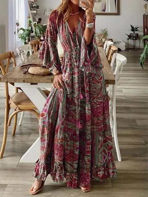"Robe longue bohémienne chic d'été, manches évasées, motifs floraux, taille haute flatteuse, col en V élégant."
