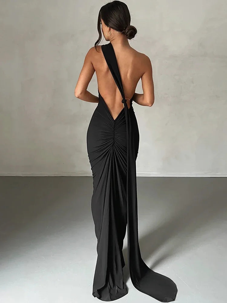 "Robe longue Colette noire élégante, épaule oblique, silhouette fluide idéale pour toutes occasions."