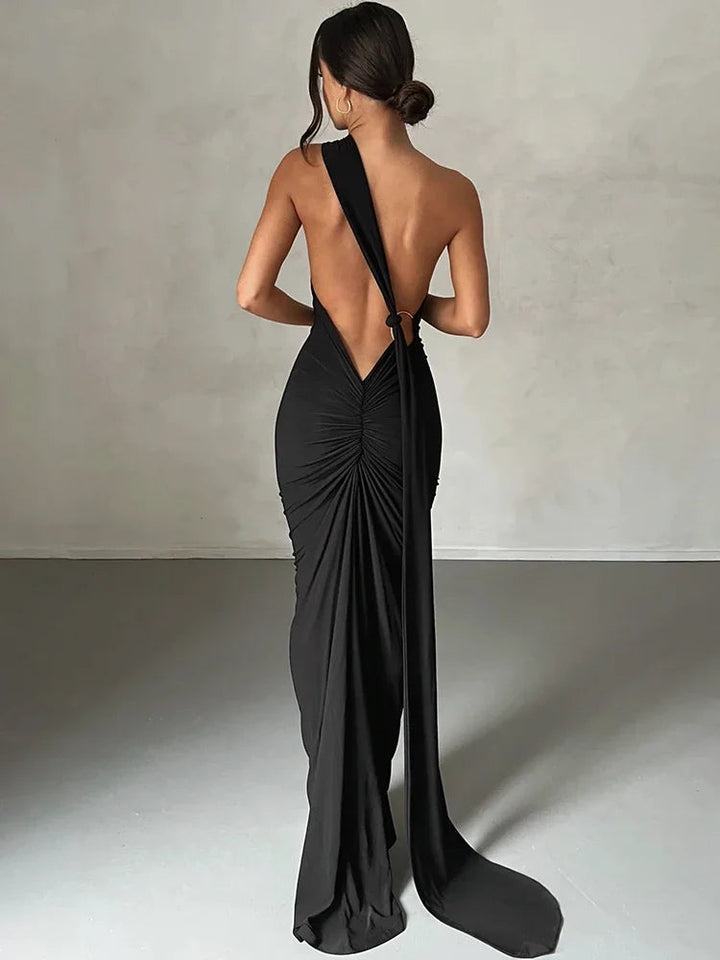 "Robe longue Colette noire élégante, épaule oblique, silhouette fluide idéale pour toutes occasions."