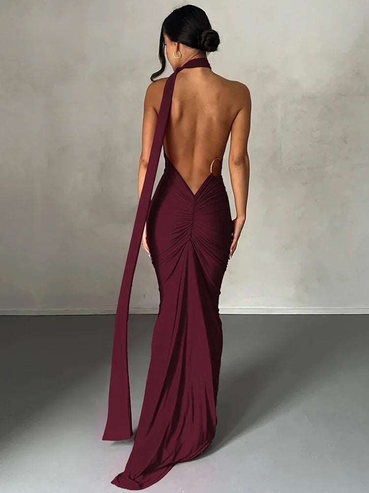"Robe longue Colette noire élégante, épaule oblique, silhouette fluide idéale pour toutes occasions."