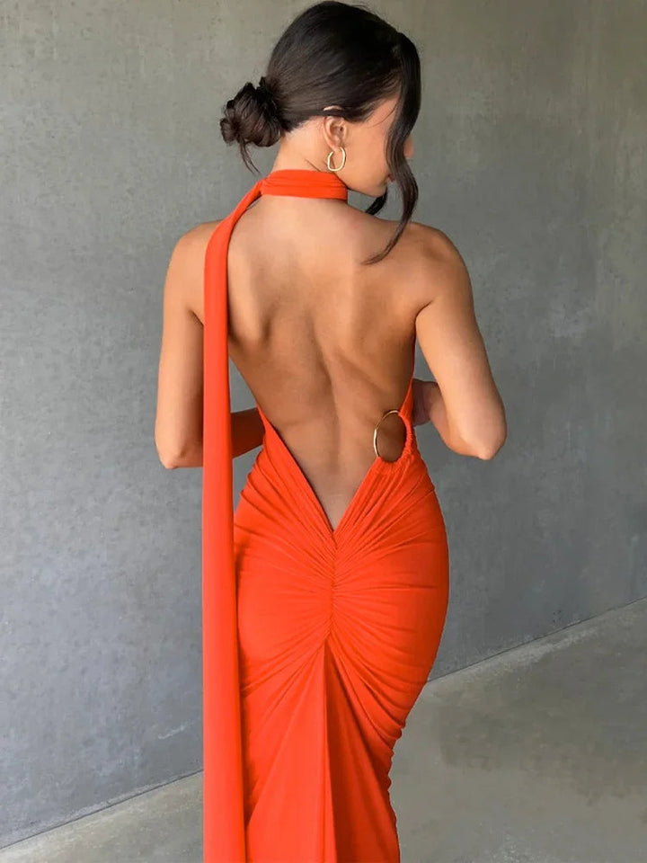 "Robe longue Colette noire élégante, épaule oblique, silhouette fluide idéale pour toutes occasions."