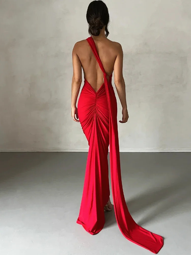 "Robe longue Colette noire élégante, épaule oblique, silhouette fluide idéale pour toutes occasions."