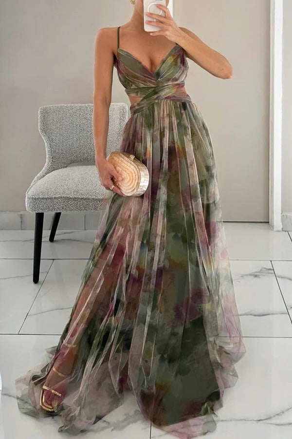 "Robe longue d'été, motif floral vibrant, coupe fluide, ajustable, idéale pour journées chaudes et événements variés."