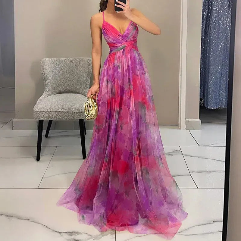 "Robe longue d'été, motif floral vibrant, coupe fluide, ajustable, idéale pour journées chaudes et événements variés."