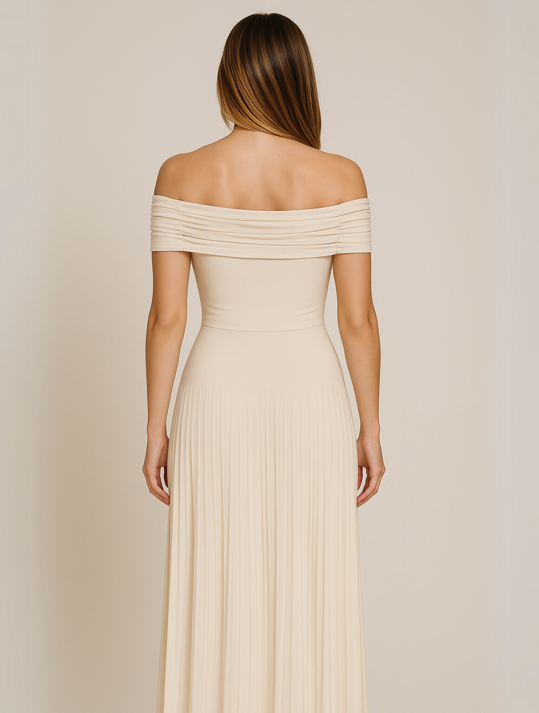 Robe longue élégante à épaules dénudées, idéale pour événements formels, détail allure et sophistication.