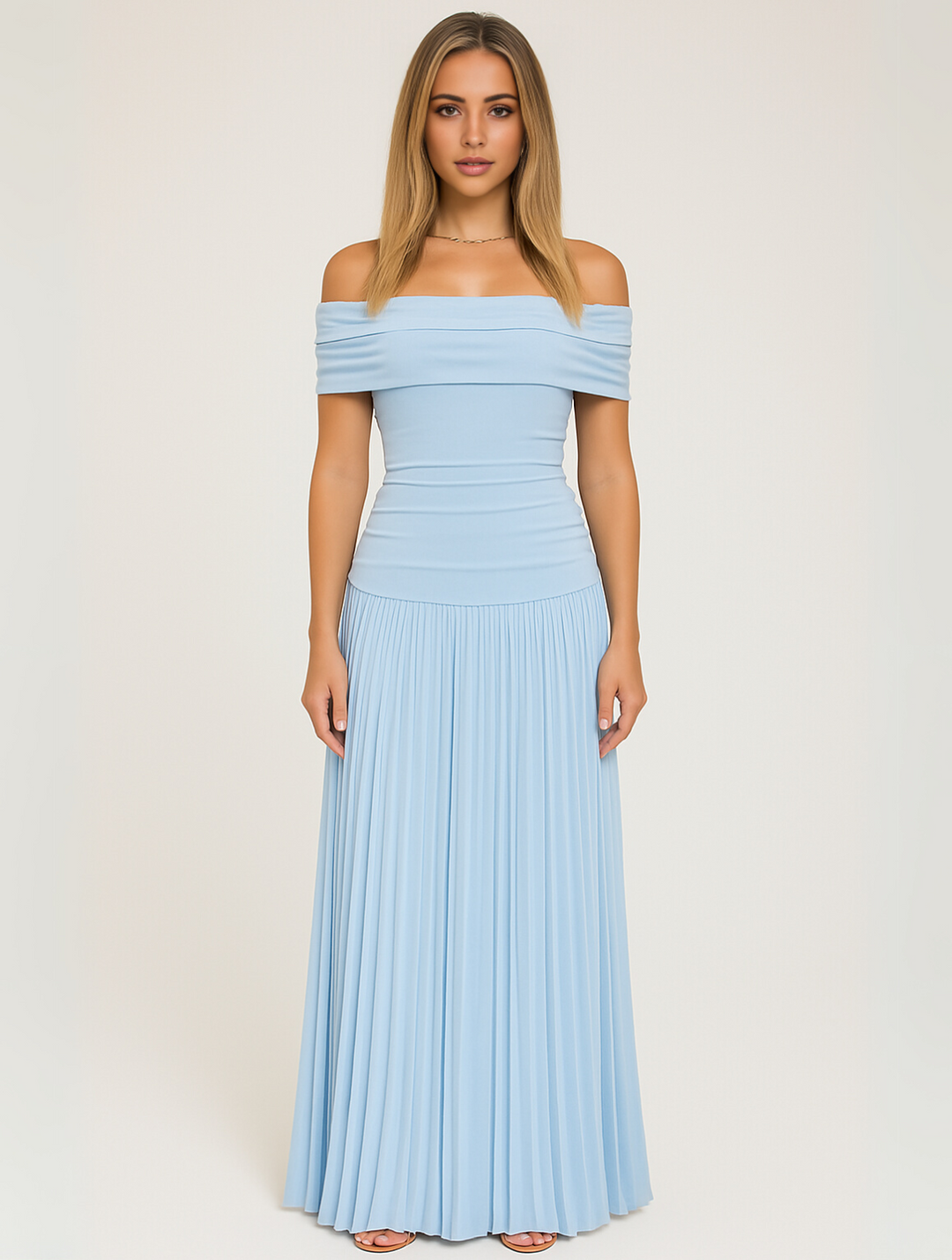 Robe longue élégante à épaules dénudées, idéale pour événements formels, détail allure et sophistication.