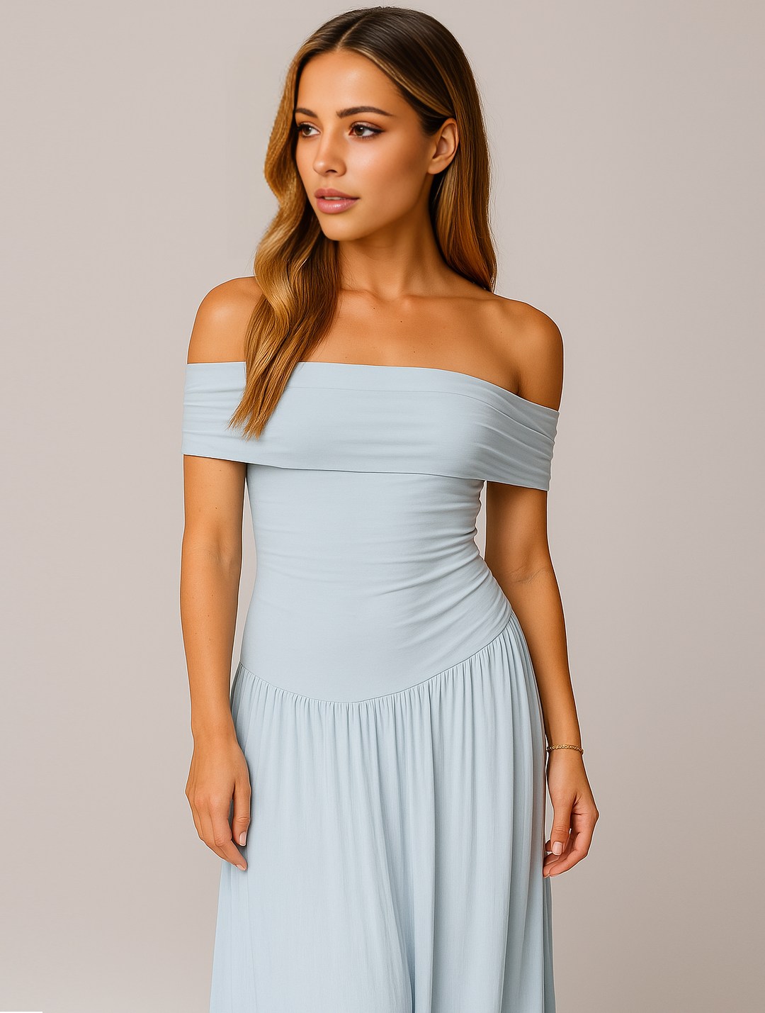 Robe longue élégante à épaules dénudées, idéale pour événements formels, détail allure et sophistication.