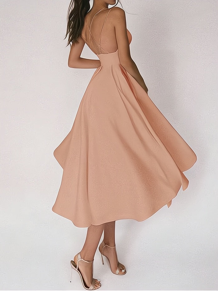 "Robe longue élégante avec col en V, coupe ajustée, couleur noire pour soirées spéciales et moments élégants."