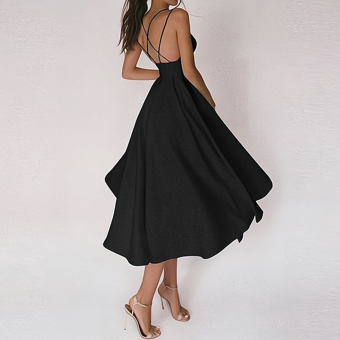 "Robe longue élégante avec col en V, coupe ajustée, couleur noire pour soirées spéciales et moments élégants."