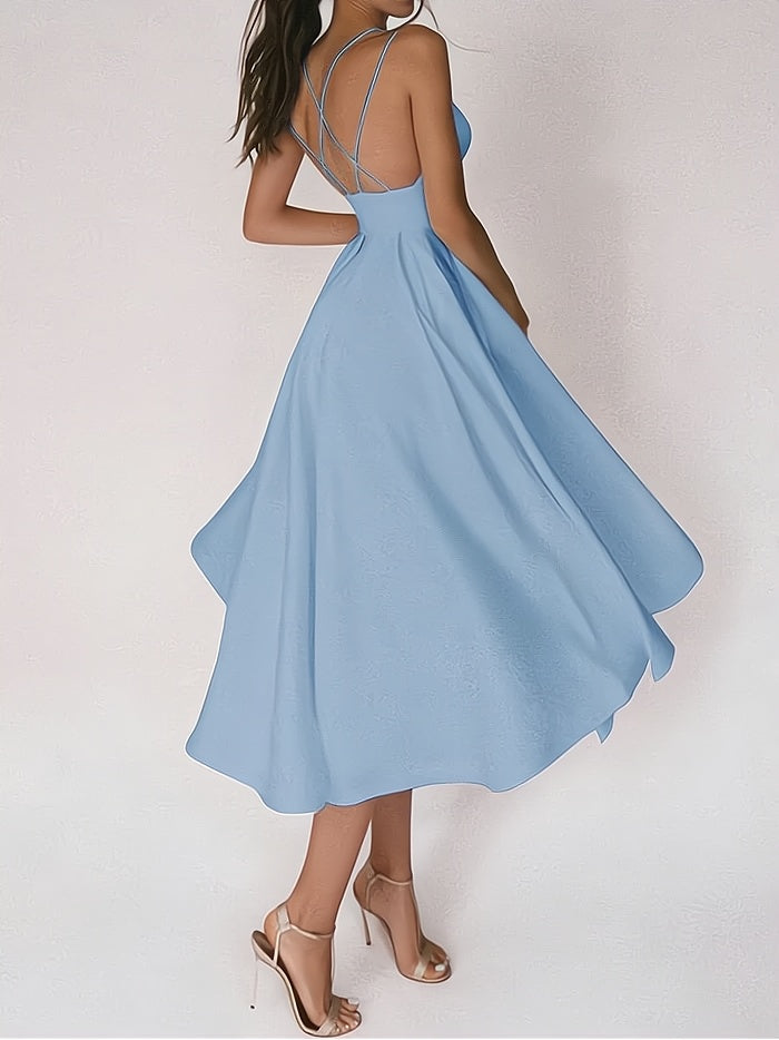 "Robe longue élégante avec col en V, coupe ajustée, couleur noire pour soirées spéciales et moments élégants."