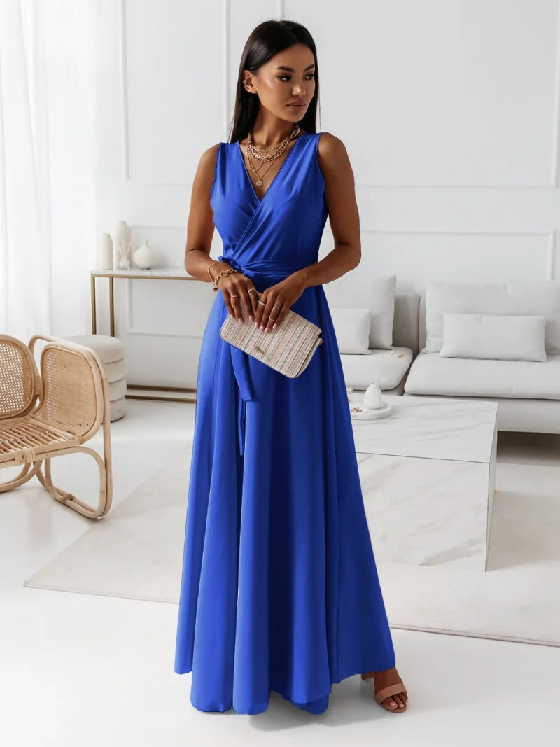 "Robe longue élégante pour femme, col en V, coupe fluide, couleur unie pour un look sophistiqué et raffiné."