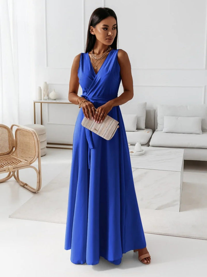 "Robe longue élégante pour femme, col en V, coupe fluide, couleur unie pour un look sophistiqué et raffiné."