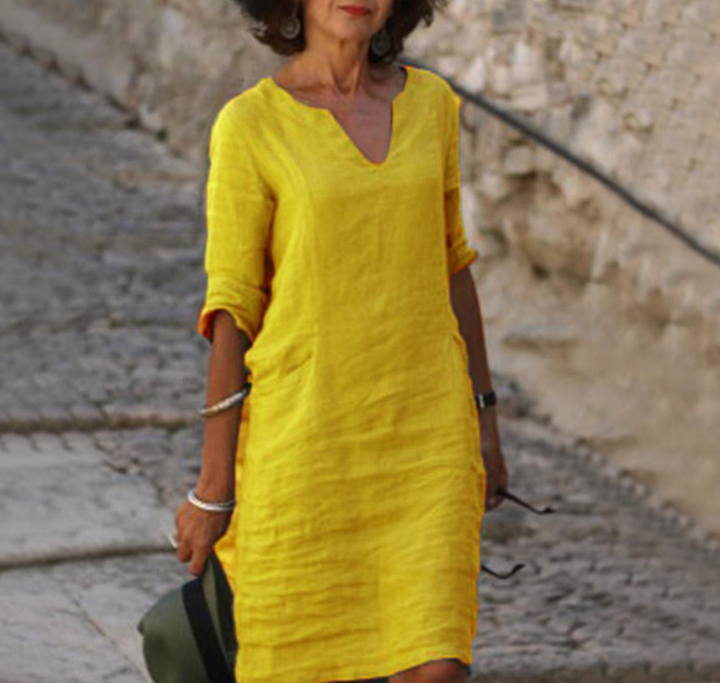 "Robe longue en lin Solènea, col V, manches longues, élégante et confortable pour toutes saisons"