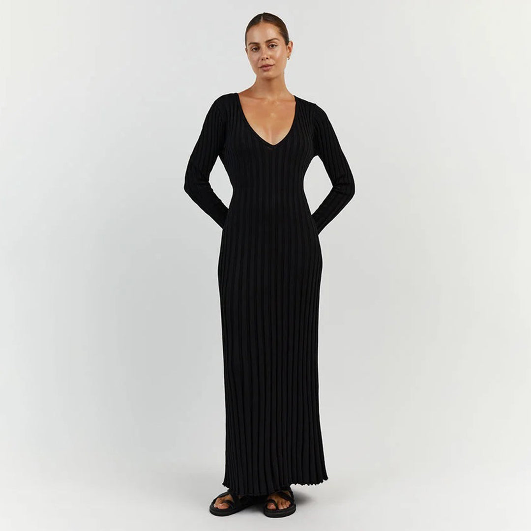 "Robe longue en maille beige, taille réglable, encolure V, manches longues, chic et féminine, tissu extensible."