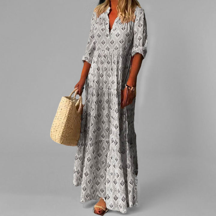 "Robe longue femme en coton léger, motif vintage, col V, manches 3/4, parfaite pour un look estival élégant."