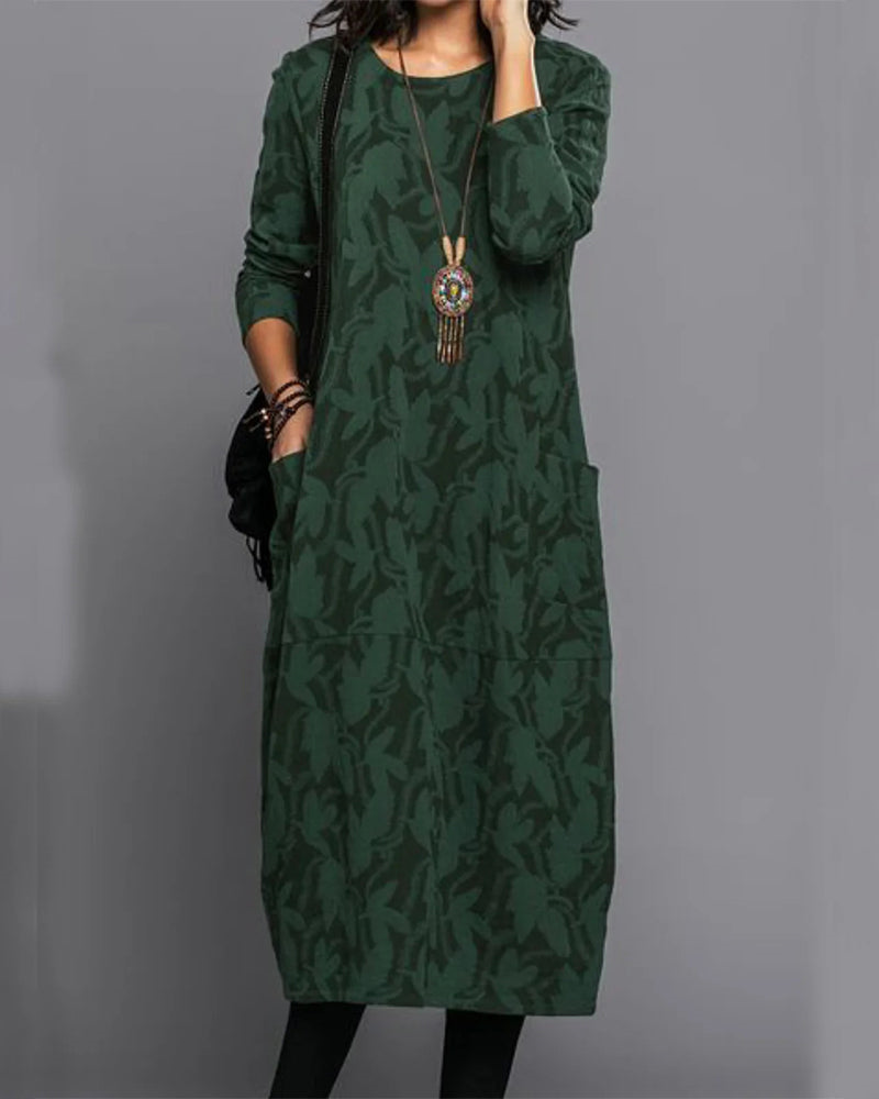"Robe longue hiver marron manches longues, élégante et chaude, parfaite pour femmes élégantes."