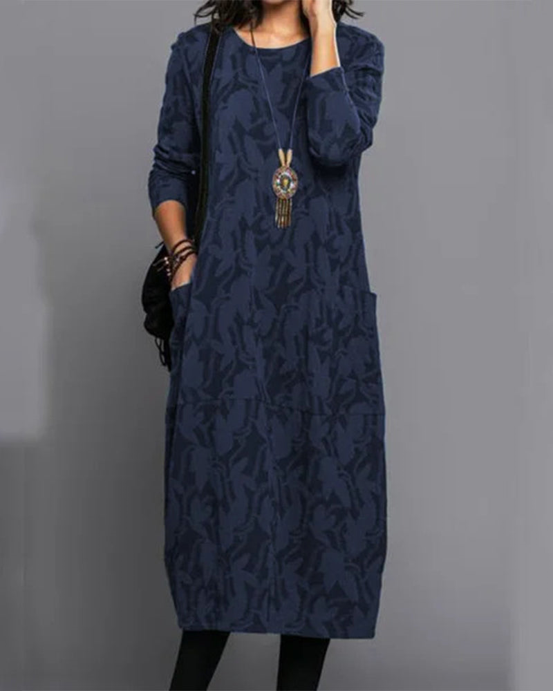"Robe longue hiver marron manches longues, élégante et chaude, parfaite pour femmes élégantes."