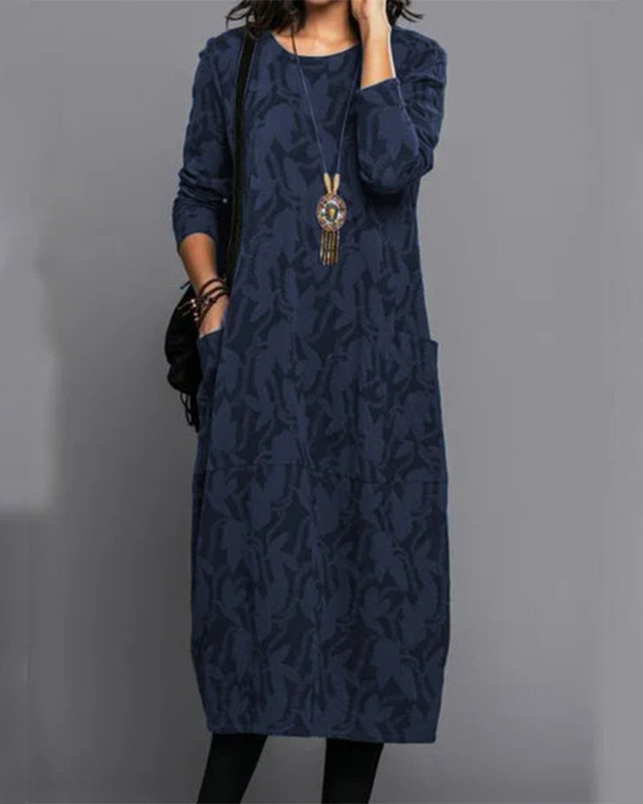 "Robe longue hiver marron manches longues, élégante et chaude, parfaite pour femmes élégantes."