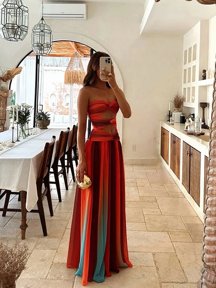 "Robe longue Maya Sunset élégante avec dégradé vibrant inspiré des couchers de soleil, parfait pour moments inoubliables."