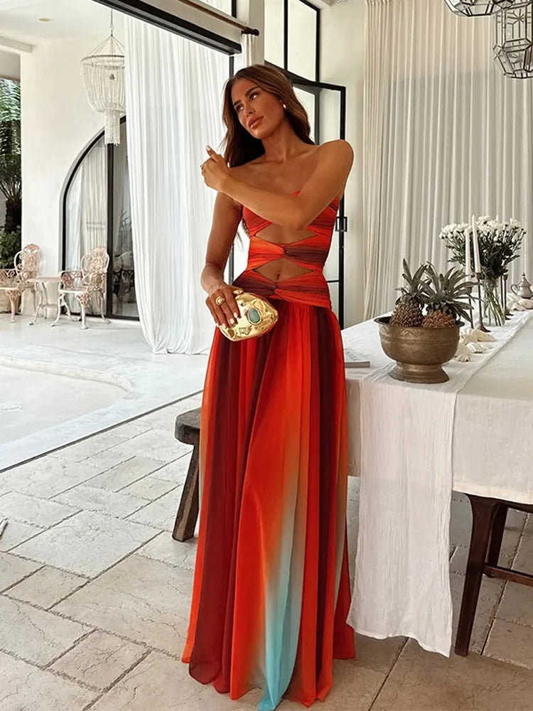 "Robe longue Maya Sunset élégante avec dégradé vibrant inspiré des couchers de soleil, parfait pour moments inoubliables."