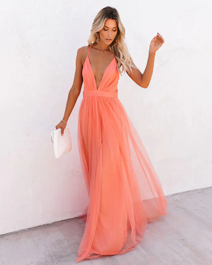 "Robe longue orange élégante pour soirée femme, en mousseline, vue de face, bretelles réglables, silhouette fluide"