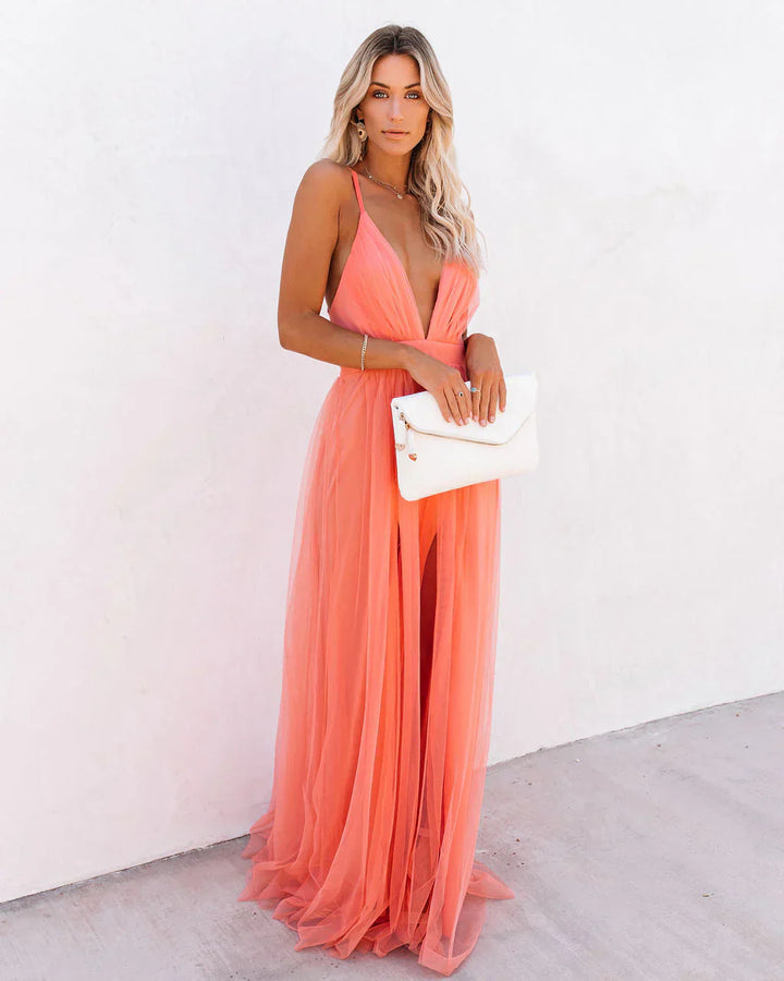"Robe longue orange élégante pour soirée femme, en mousseline, vue de face, bretelles réglables, silhouette fluide"