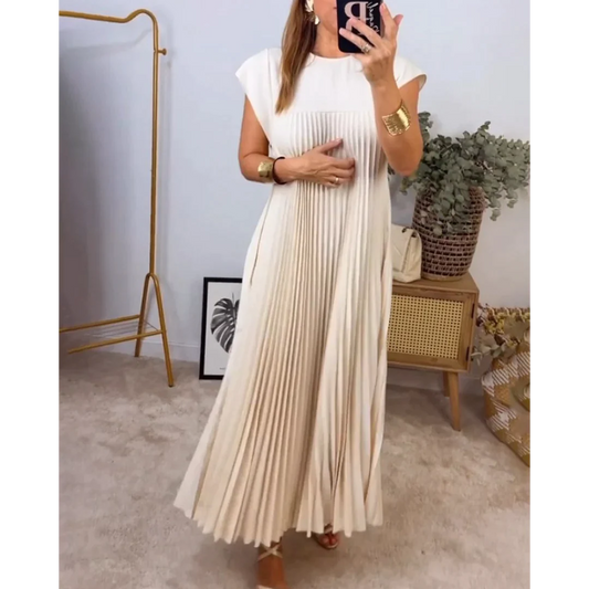 "Robe longue plissée pour femmes, élégante et fluide, manches courtes, idéale pour soirées estivales."
