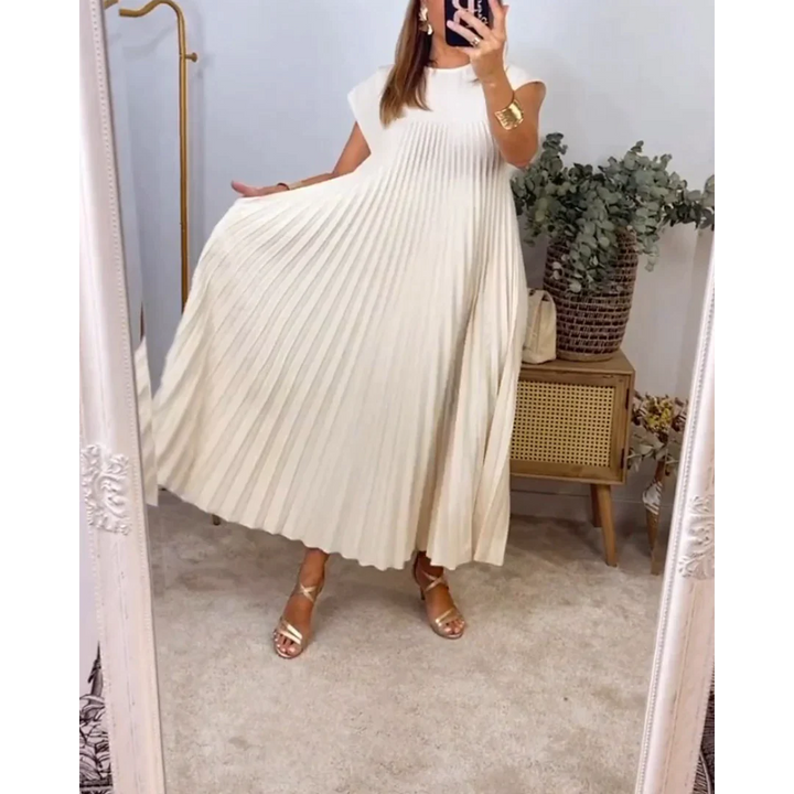 "Robe longue plissée pour femmes, élégante et fluide, manches courtes, idéale pour soirées estivales."