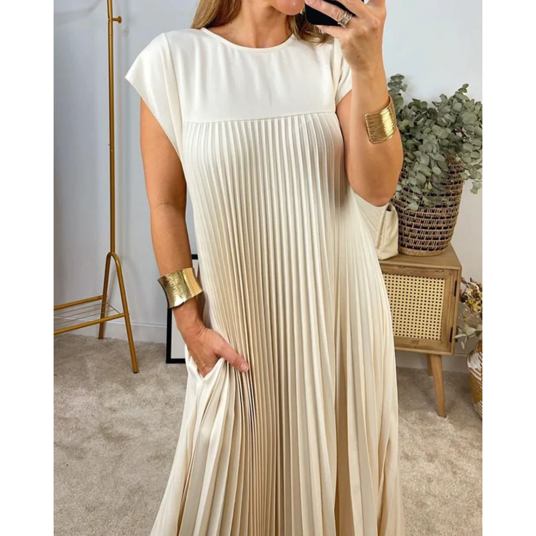 "Robe longue plissée pour femmes, élégante et fluide, manches courtes, idéale pour soirées estivales."