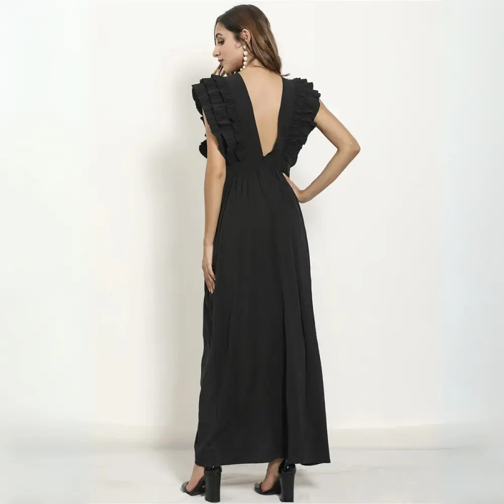 "Robe maxi à volants élégante pour femme avec décolleté profond, parfaite pour soirées estivales et occasions spéciales."