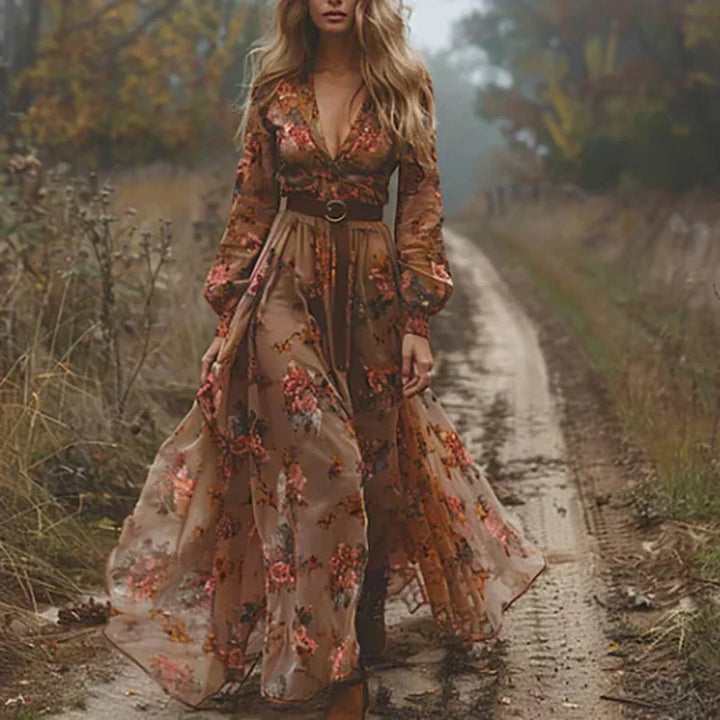 "Robe maxi boho chic à volants pour femme en vert, coupe fluide et élégante, parfaite pour un style décontracté."