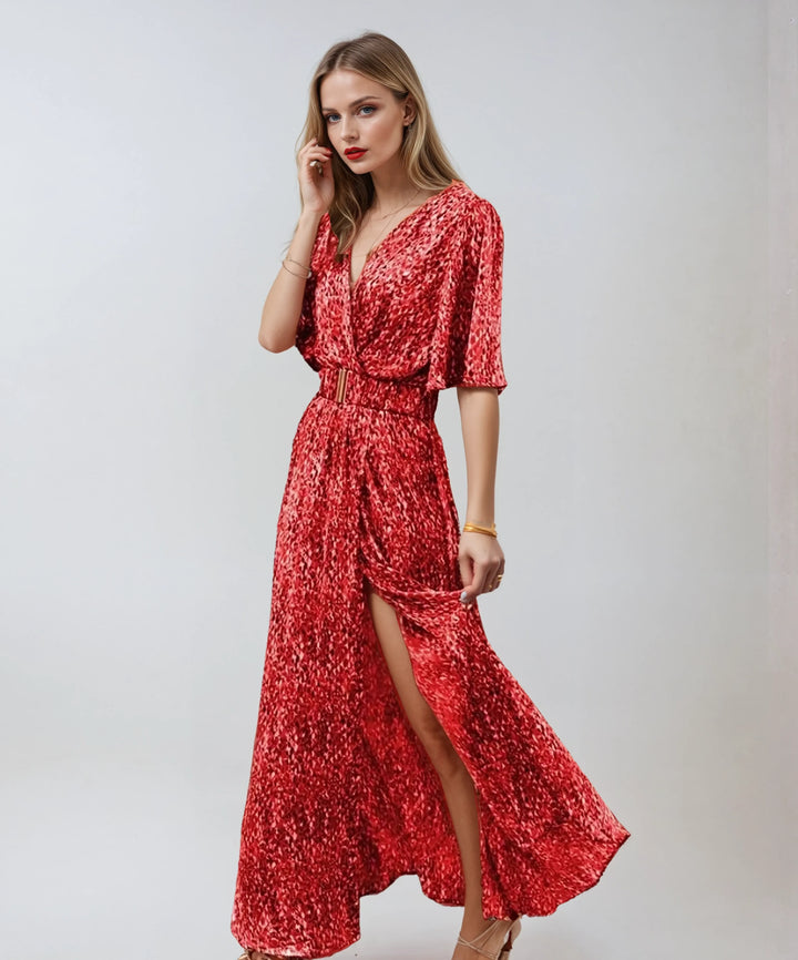 Robe maxi d'été bohème rouge vin fluide avec ceinture intégrée, manches amples et imprimé élégant pour femmes.