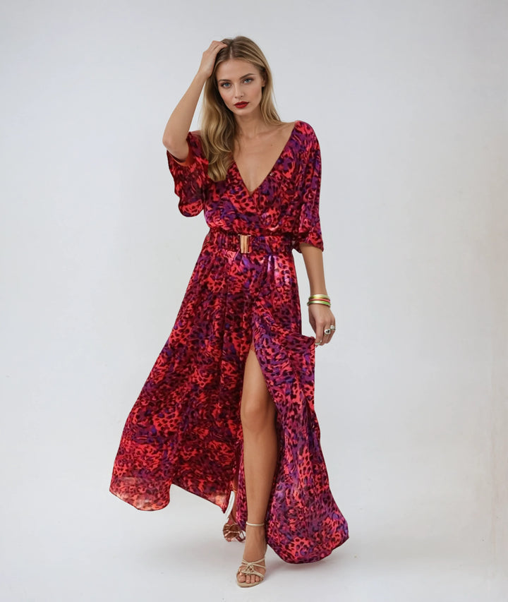 Robe maxi d'été bohème rouge vin fluide avec ceinture intégrée, manches amples et imprimé élégant pour femmes.