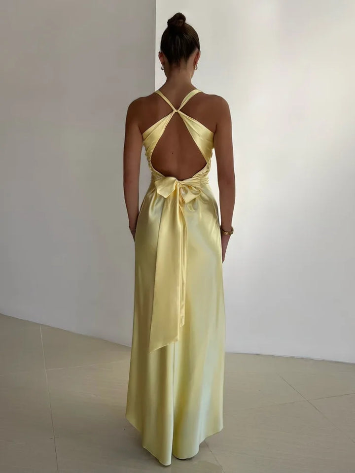 "Robe maxi élégante A-Line sans manches, encolure V, parfaite pour occasions spéciales, allure sophistiquée."