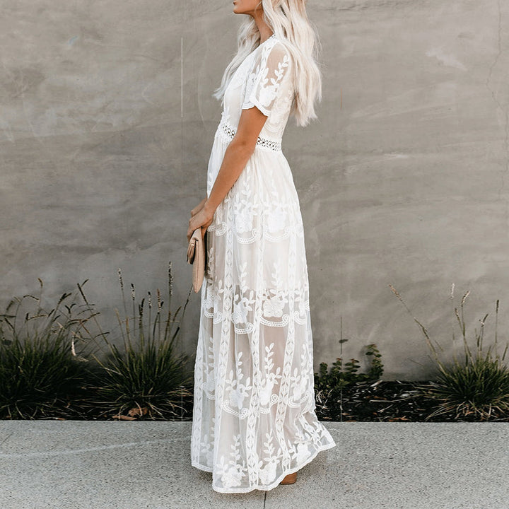 "Robe maxi Jasmine élégante, vue avant, coupe fluide, décolleté en V, tissu floral, parfaite pour journée ou soirée."