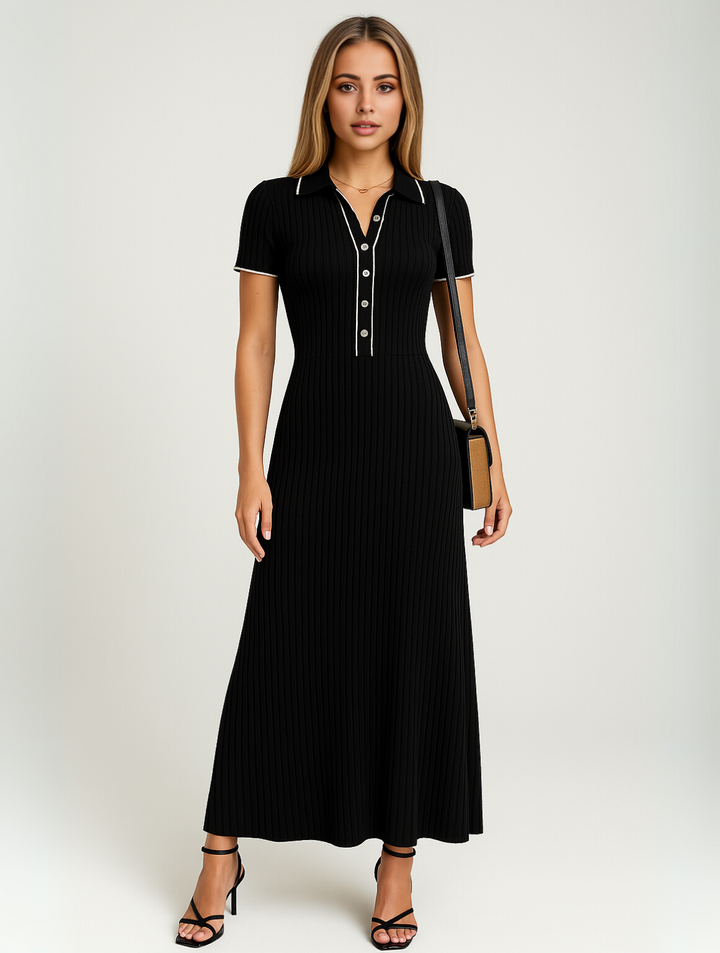 "Robe maxi polo élégante côtelée noir, détails contrastés, coupe ajustée, confort et style intemporel pour chaque occasion."