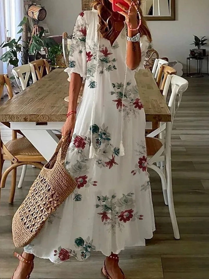 "Robe maxi vert bohème fluide, motifs élégants entrelacés, style chic et confortable, longueur au sol, tissu léger."