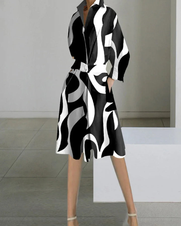 Robe mi-longue blanche fluide pour femme, col V, manches longues et poches discrètes, élégante et polyvalente.