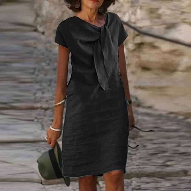 "Robe mi-longue en lin, nœud élégant au col, style décontracté chic, idéale pour jours ensoleillés."
