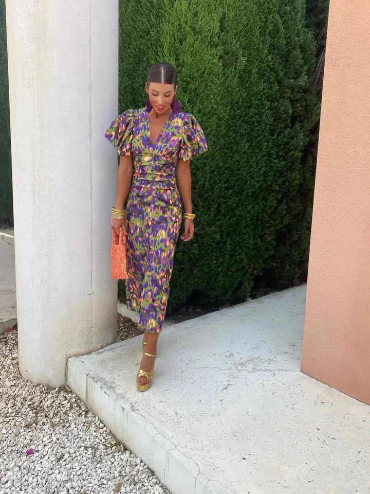 "Robe mi-longue imprimée florale avec manches bouffantes, élégante pour femme, idéale occasions spéciales."