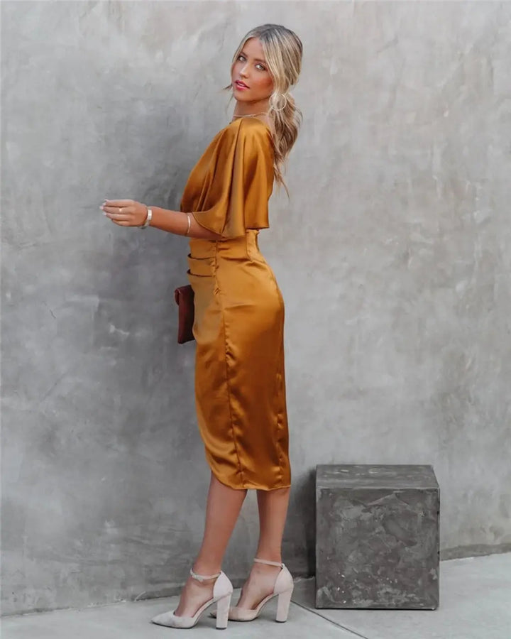 "Robe midi asymétrique drapée femme, épaule unique, élégante, longueur sous le genou, fente discrète"