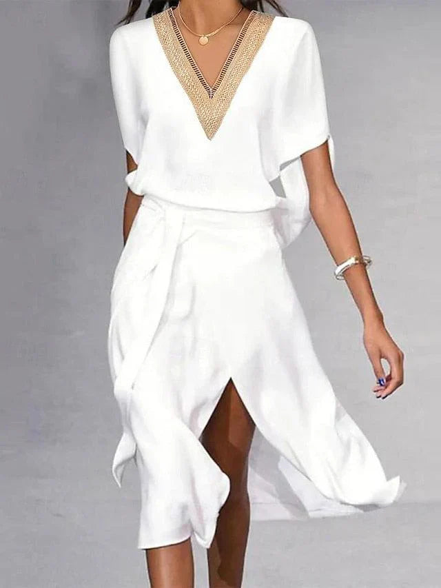 Robe midi blanche élégante Isabella pour femme, design minimaliste avec col en V, silhouette épurée et confort optimal.